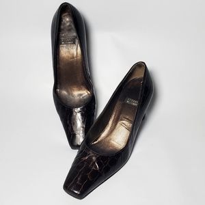 STUART WEITZMAN size 6 crocodile embossed patent leather pumps